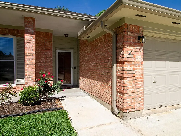 2918 Abbey Field Dr — Photo 2