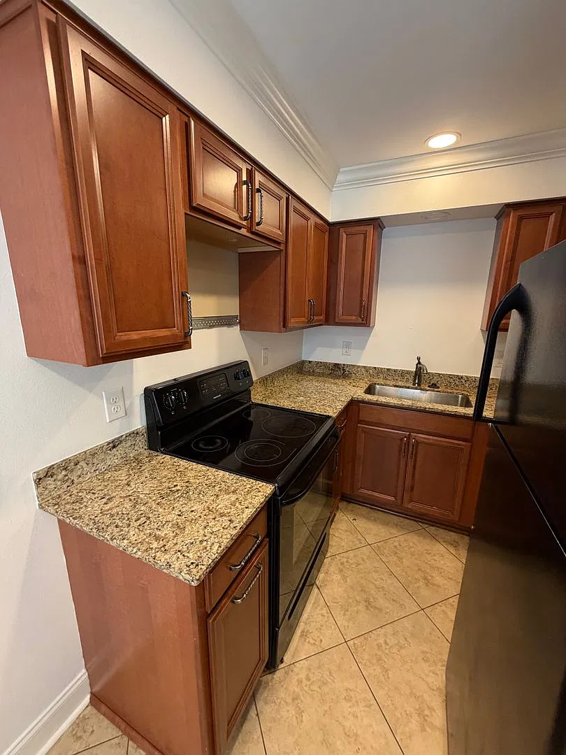 1331 Lake Avenue — Photo 3