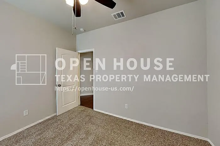 621 Soledad St — Photo 14