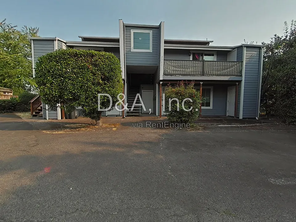 2311 NW Grant Ave #5