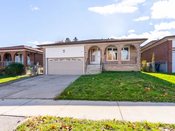 15 Riant St, Toronto, ON M1M 3S8