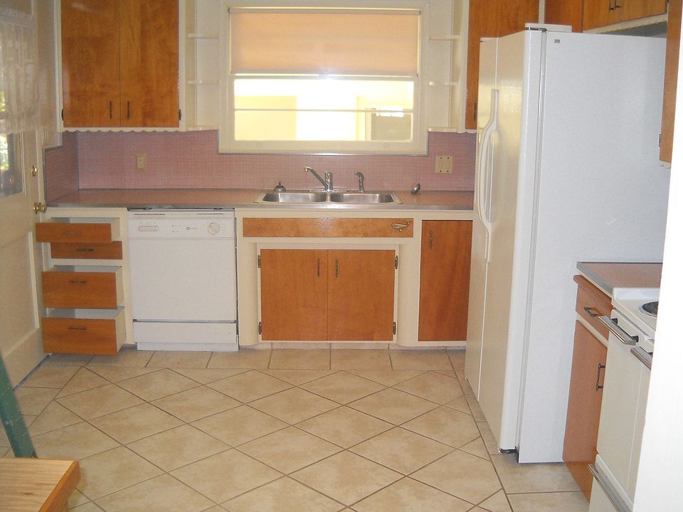 2nd image of 1415 E Alto Dr