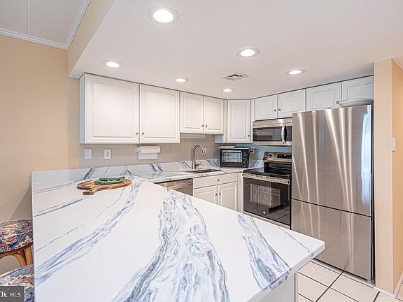 3rd image of 5001 Atlantic Ave Unit 104