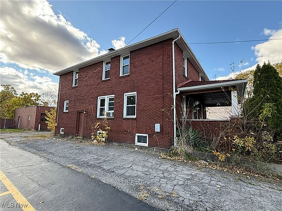 2nd image of 2026-2028 Youngstown Rd SE