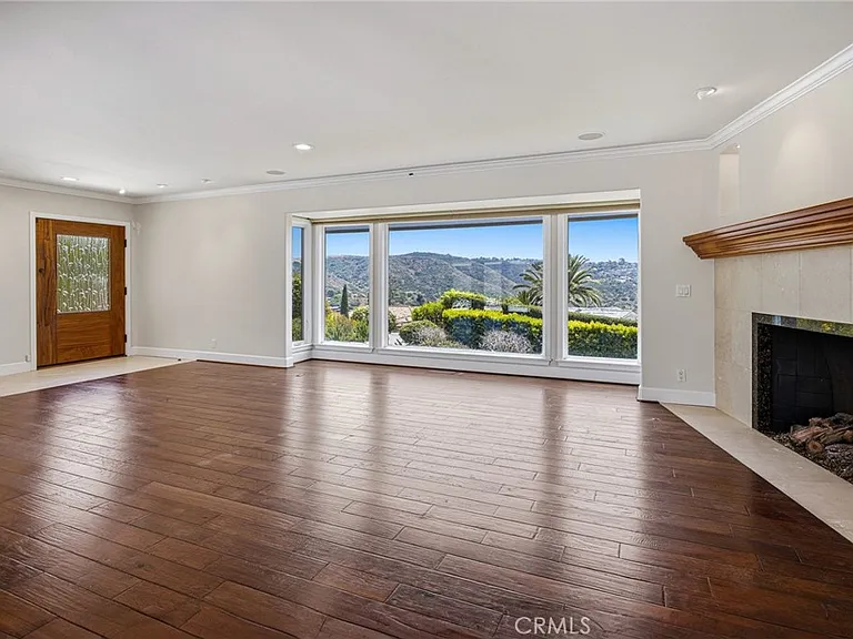1840 Temple Hills Dr — Photo 5