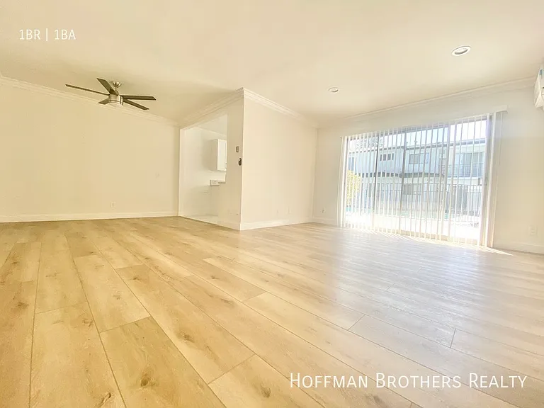 12410 Chandler Blvd — Photo 5
