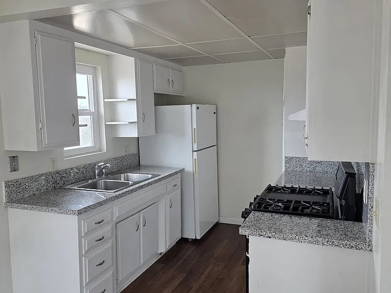 326 S El Camino Real #D — Photo 2