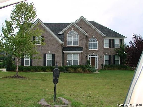 2nd image of 105 Summer Breeze Cir