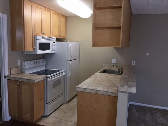 3rd image of 2228 Chatsworth Blvd APT 2