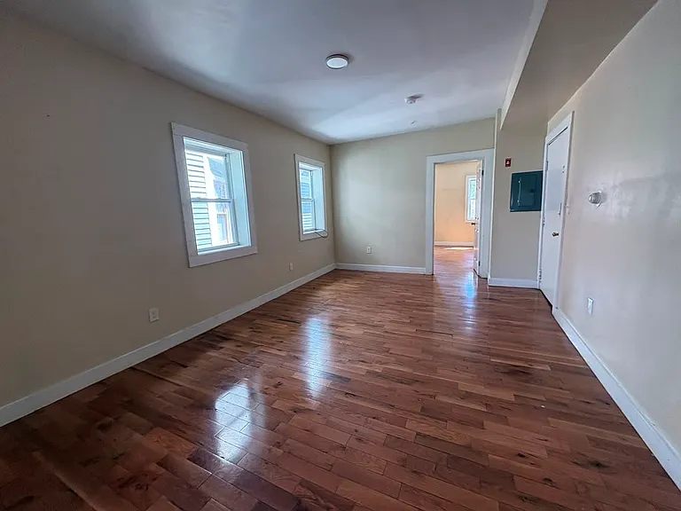 564 Howard Ave #2R — Photo 3