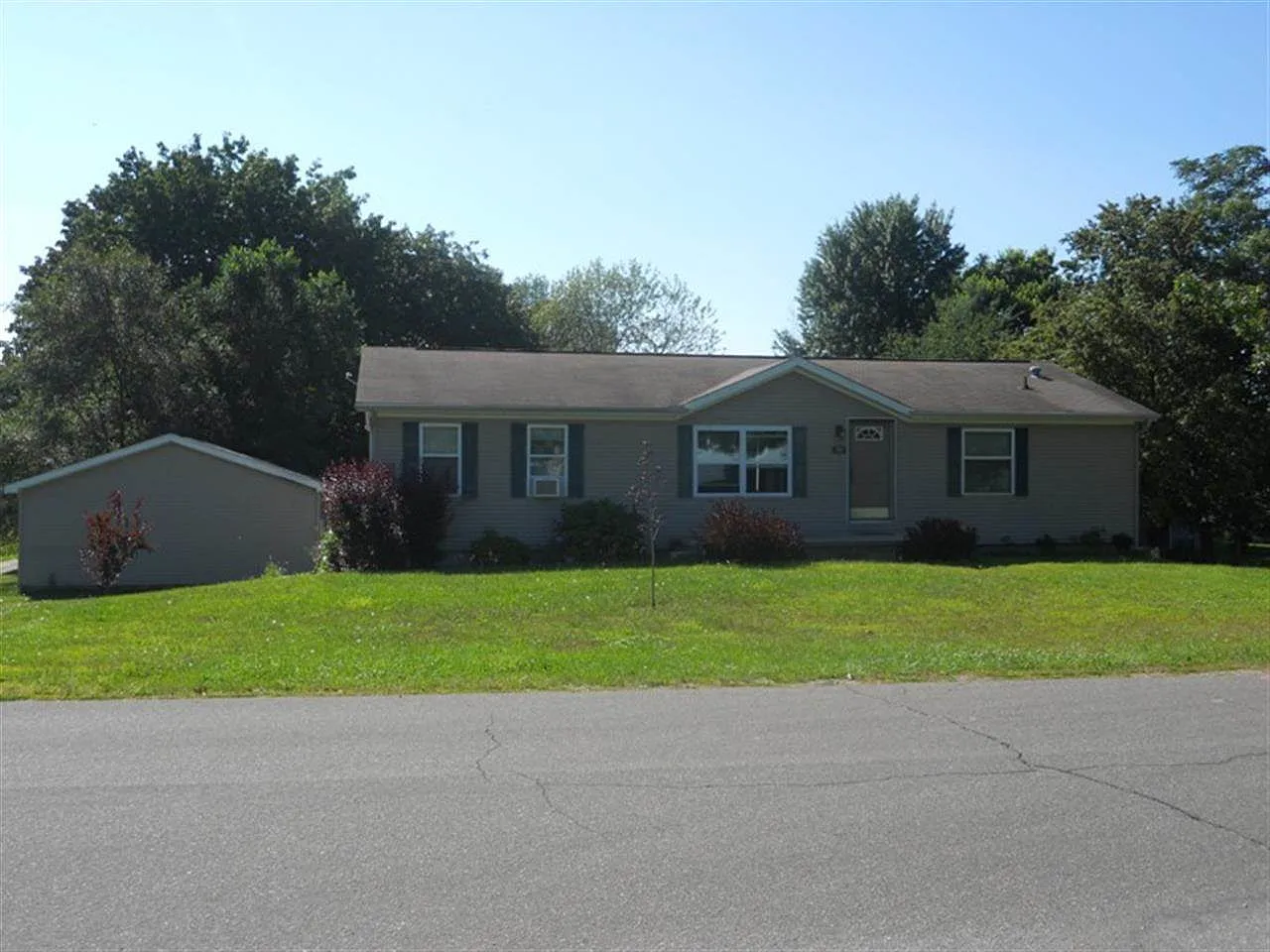 724 S Dixie Dr photo 1