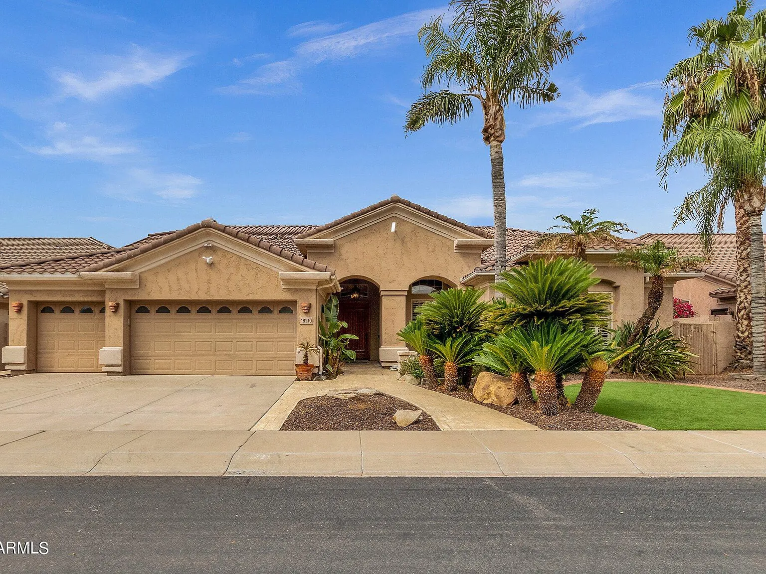 5 bed, 3.5 bath, 4274 sqft, $6,985 — Photo 4