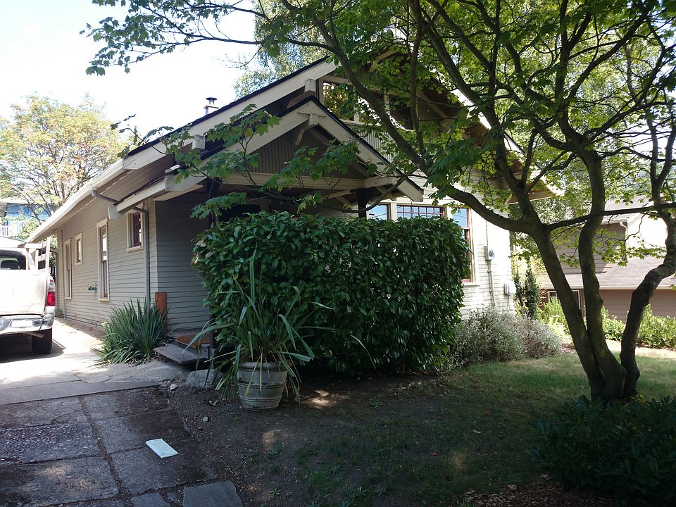 2nd image of 2112 NE 54th St