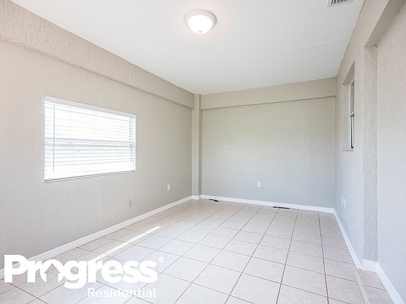 5th image of 610 SW 26th Ter