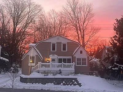 331 Meadow St photo 1