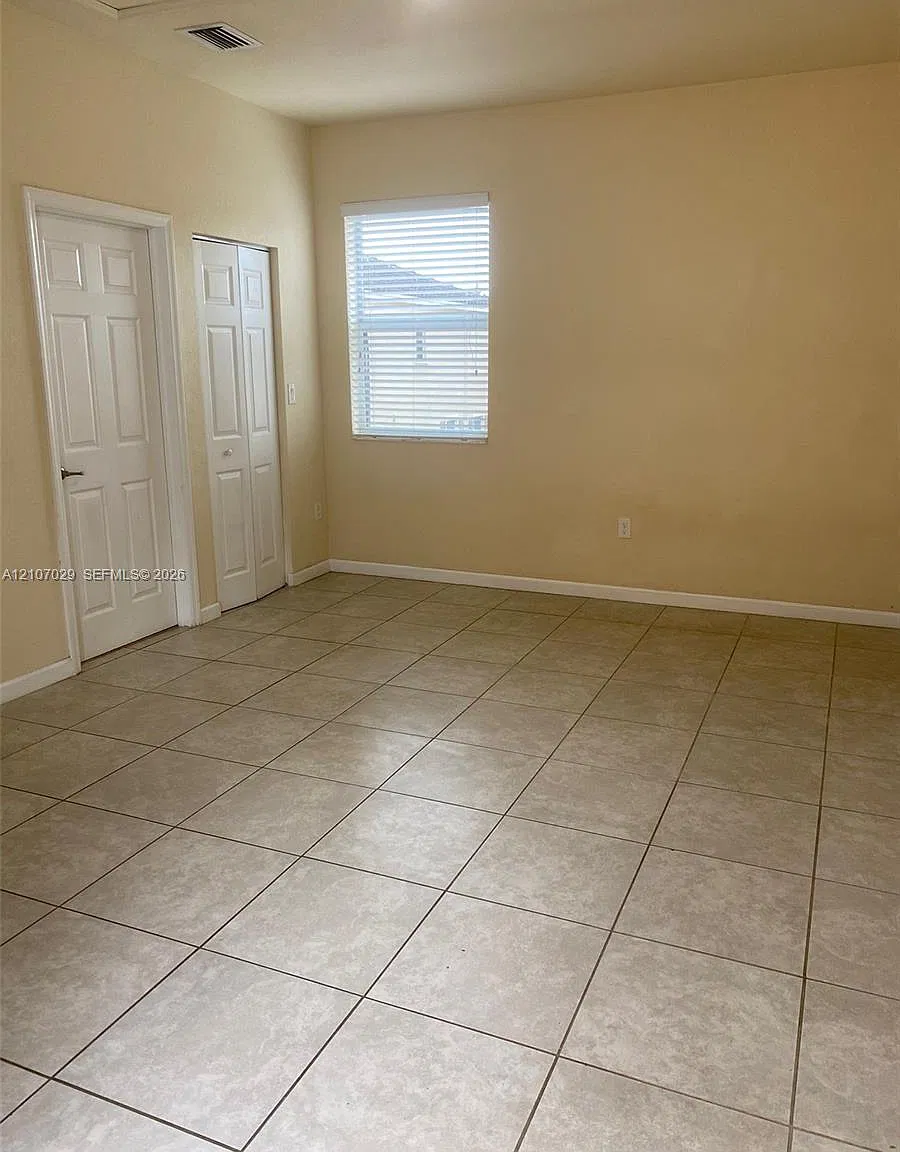 Kendall Commons Townhomes — Photo 4