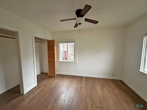 4th image of 984 Chestnut St