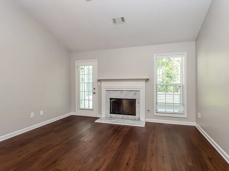 2037 Reserve Pkwy — Photo 3