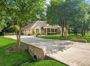 1114 Commons Waterway Dr, Huffman, TX 77336