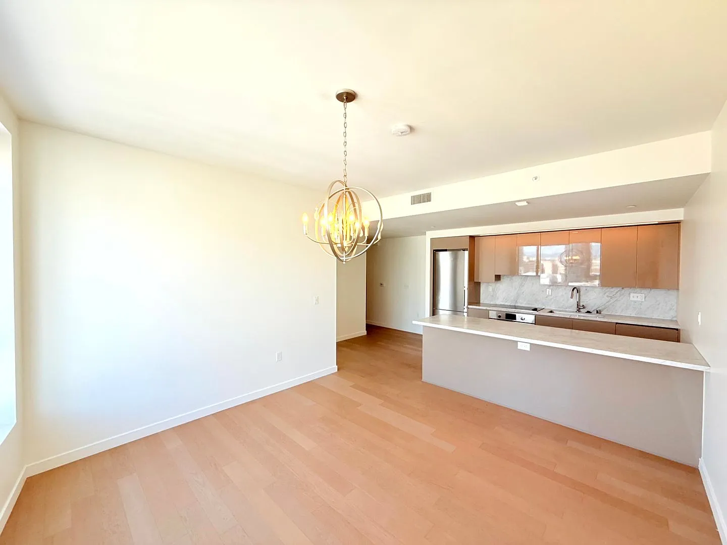 Very Unique Spacious Two Bedroom - Two bath luxury Condo with Views and Pool — Photo 2