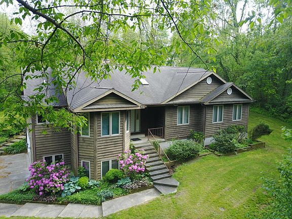 3rd image of 5831 Hillview Dr