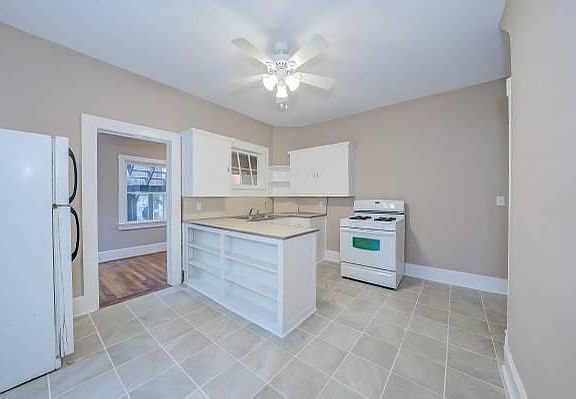 4th image of 503 S College Ave APT 1