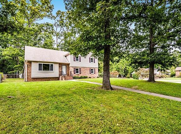 2nd image of 2200 Druid Dr