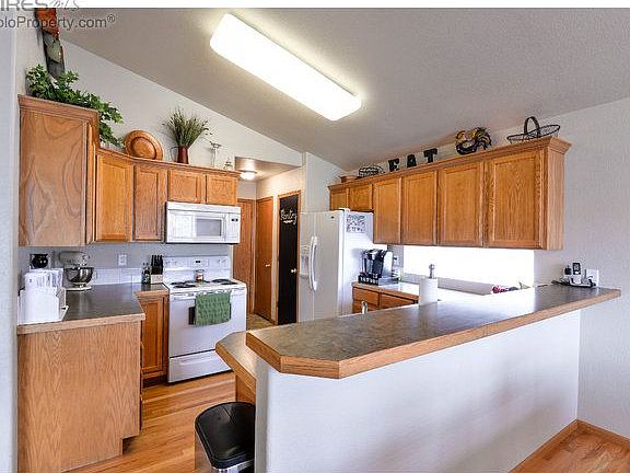 3rd image of 1061 Grand Ave