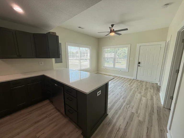 317 N Prairie St — Photo 10