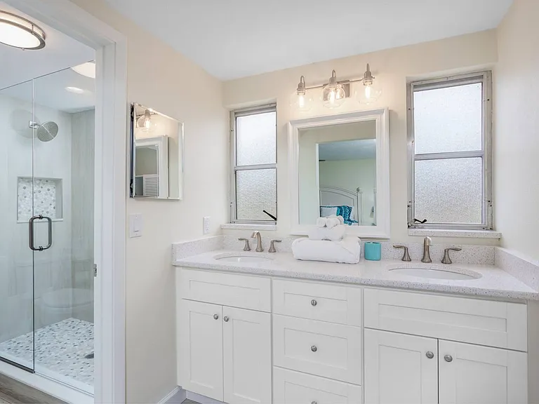 6836 Roxbury Dr — Photo 21