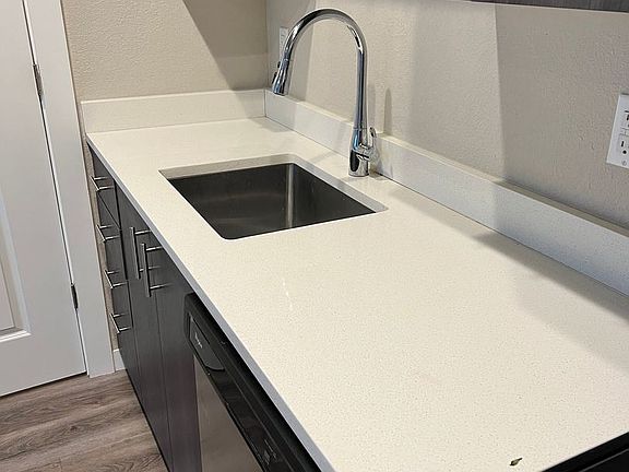 2nd image of 7625 SE Milwaukie Ave #9