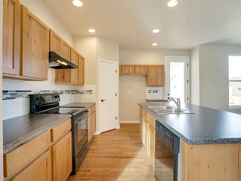 1525 Heirloom Dr — Photo 25