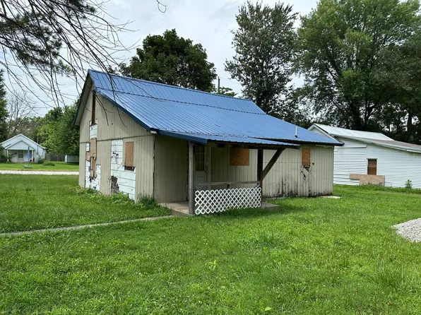 226 S Dunnegan Avenue, Bolivar, MO 65613