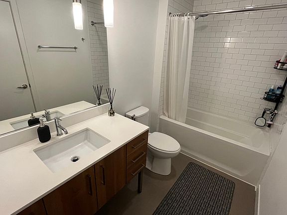 3rd image of 4722 California Ave SW #414