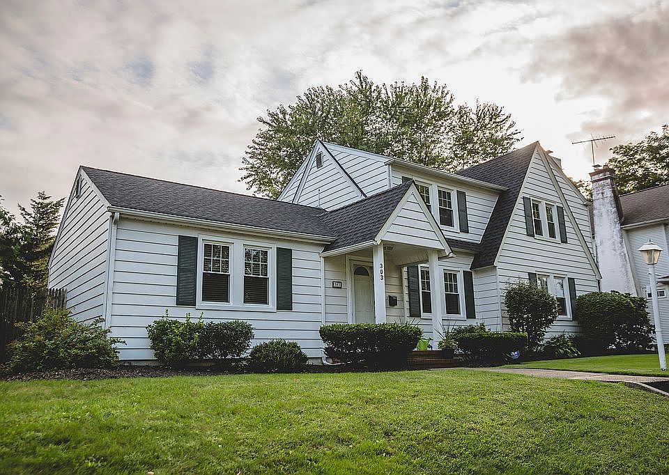 1st image of 303 Parkview Ave
