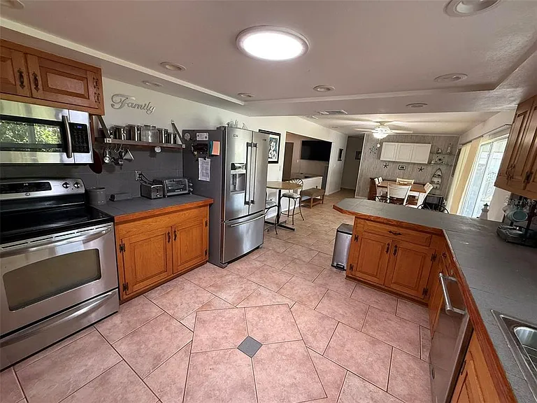 15152 Buswell Ave — Photo 8