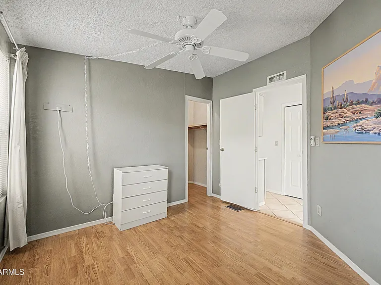 1952 E Augusta Ave — Photo 14