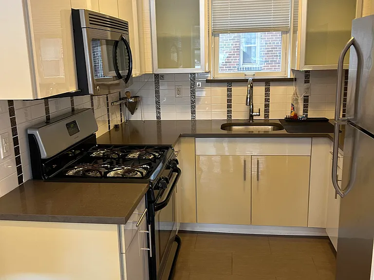 1329 E 17th St #4B — Photo 3