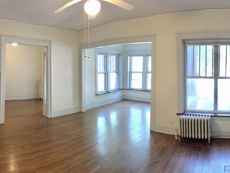 1st image of 5752 N Winthrop Ave #52-3