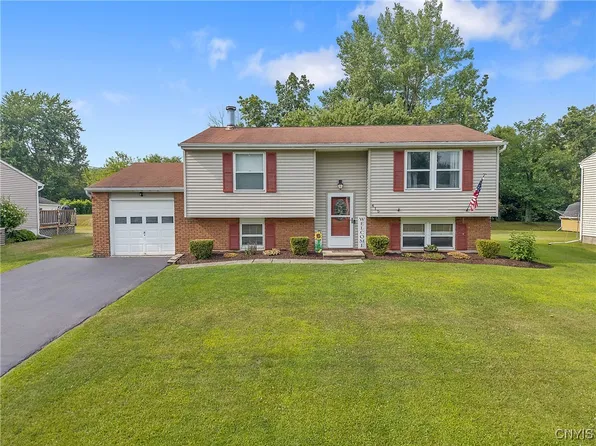 415 Rita Dr, North Syracuse, NY 13212