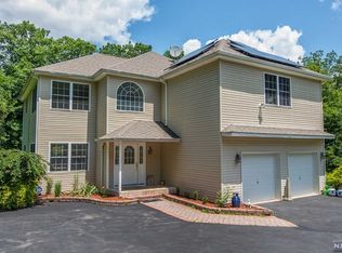 71 Edison Rd, Lake Hopatcong, NJ 07849