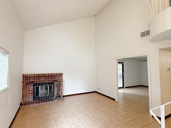 3rd image of 3499 Del Sol Way