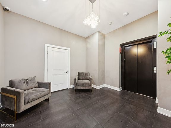5th image of 469 N Paulina St APT 404