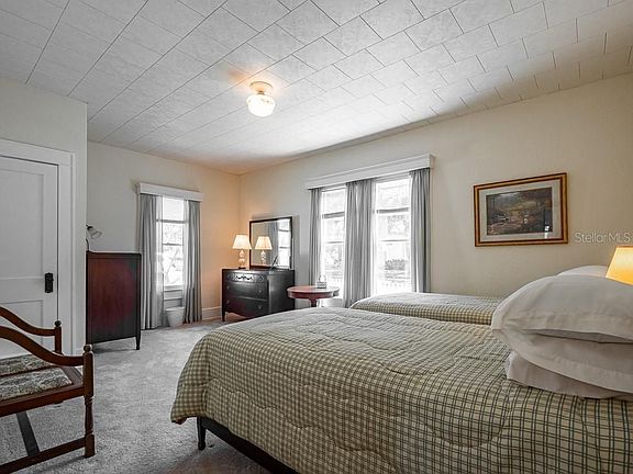 3rd image of 606 Orange Ave