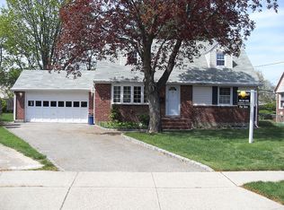 20 Terrace Ct, Albertson, NY 11507