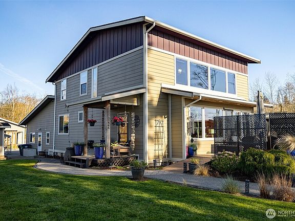 2nd image of 3224 Sunset Way