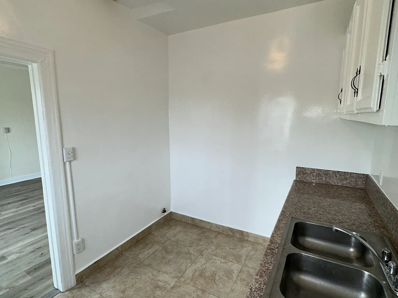 Studio, 550 sqft, $1,800 — Photo 3