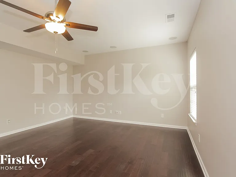 124 Alborn Dr — Photo 5