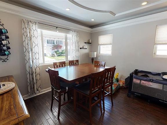 5th image of 22 Parkview Ave