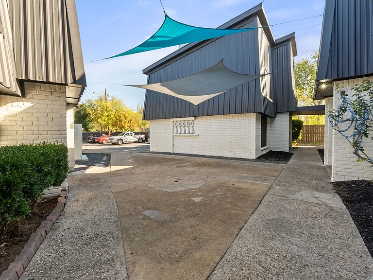 Magnolia Flats — Photo 1